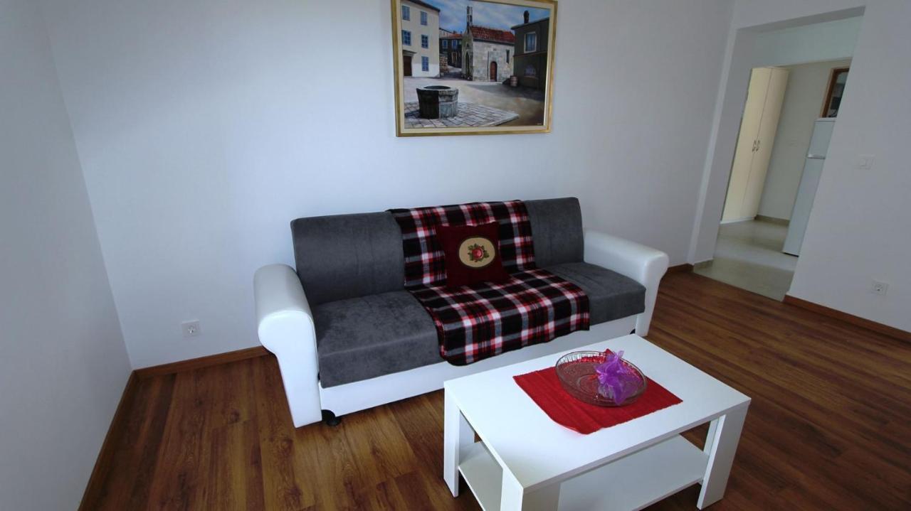 Apartments Tomislav Малинска Екстериор снимка