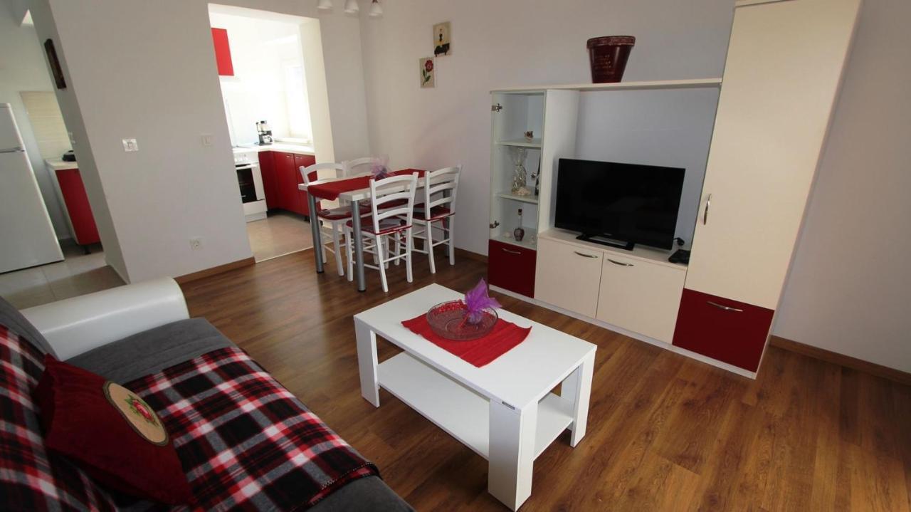 Apartments Tomislav Малинска Екстериор снимка