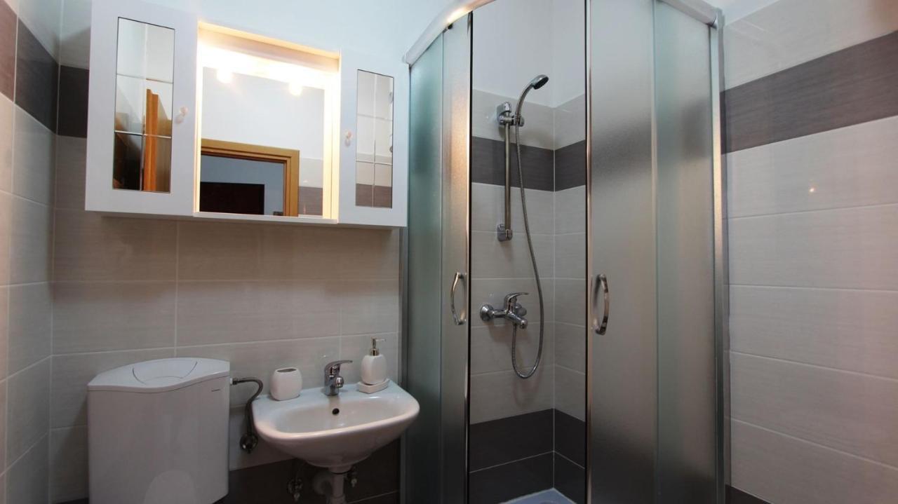Apartments Tomislav Малинска Екстериор снимка
