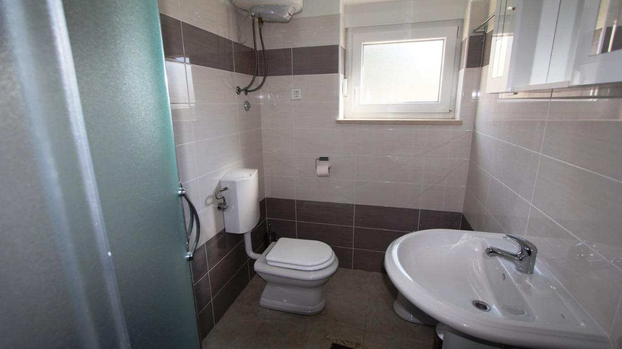 Apartments Tomislav Малинска Екстериор снимка