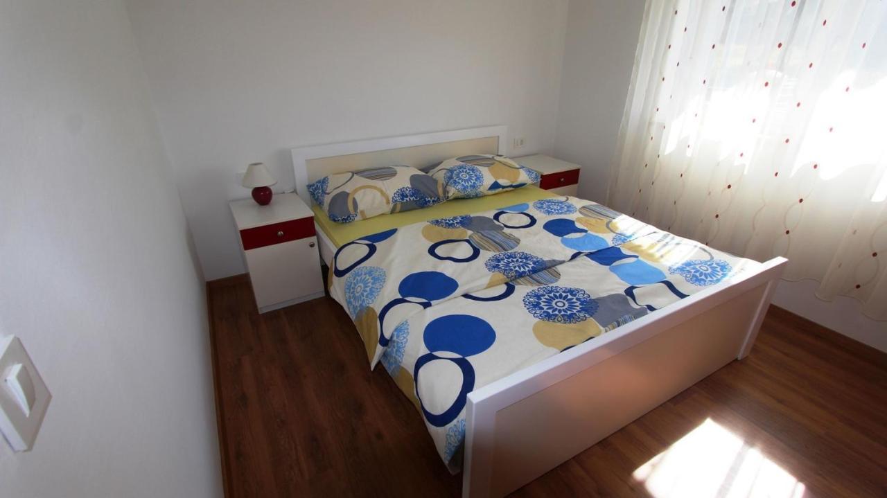 Apartments Tomislav Малинска Екстериор снимка
