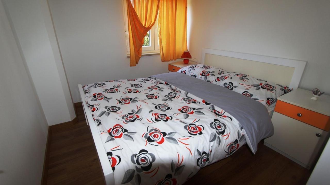 Apartments Tomislav Малинска Екстериор снимка