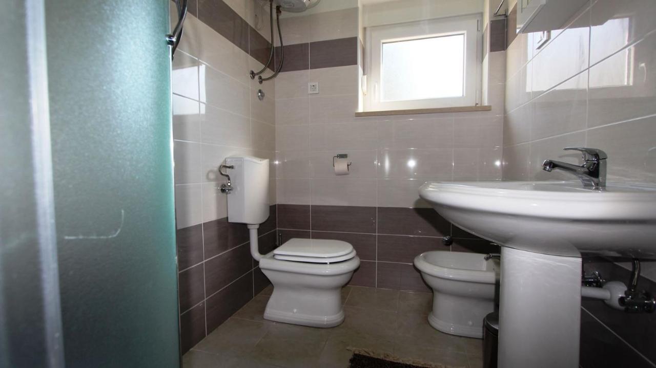 Apartments Tomislav Малинска Екстериор снимка